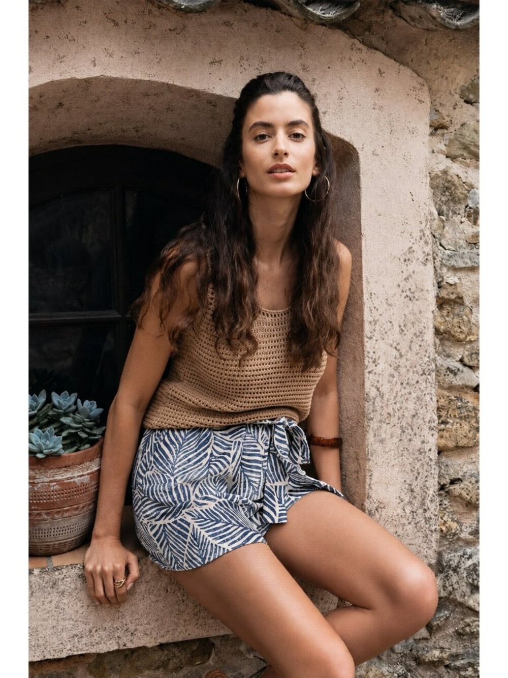 Molly Bracken Tie Front Tie Navy Leaf Print Shorts Size XS Paper Bag Tropical